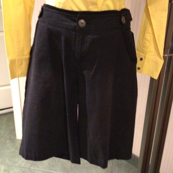 💕💕Host Pick💕💕NWT Black jean like walking short - Picture 1 of 3